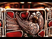 Capture de la vidéo, Or à l'ancienne du catalogue de bijoux Iladesign, Marin Marinov et Lydia Ilarionova, Montréal 2008